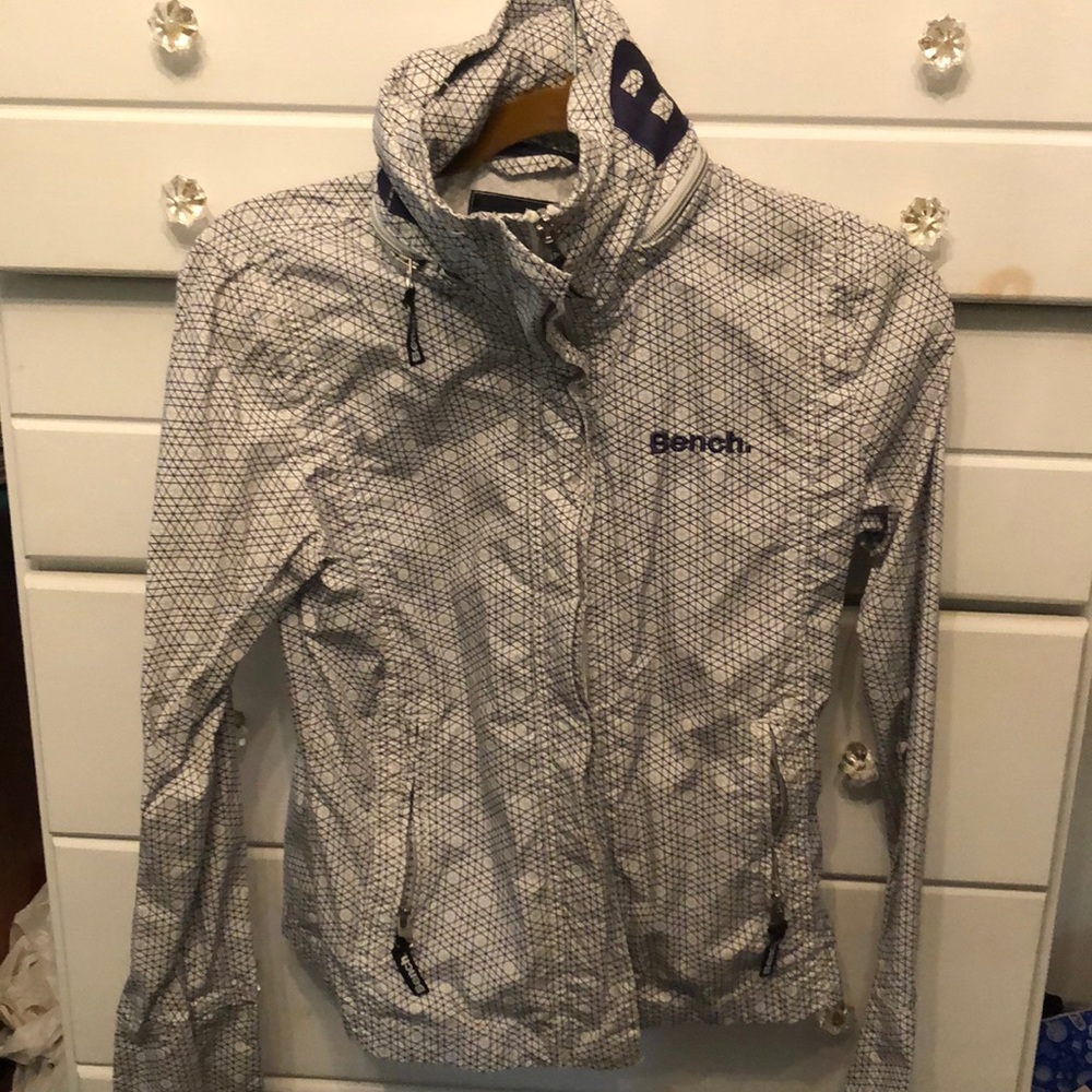 Bench jacket with packable hood